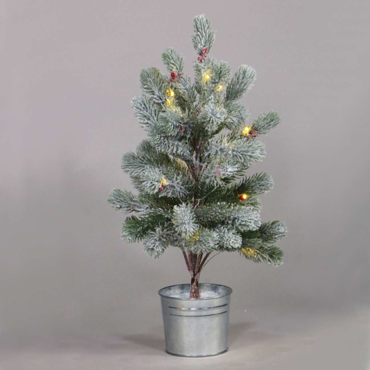 ACA  “SNOW PINE TREE WITH RED CHERRY AND POT” 28 WW LED ΛΑΜΠΑΚ. IP20 3xAA ΥΨΟΣ 55cm Ø12,5cm