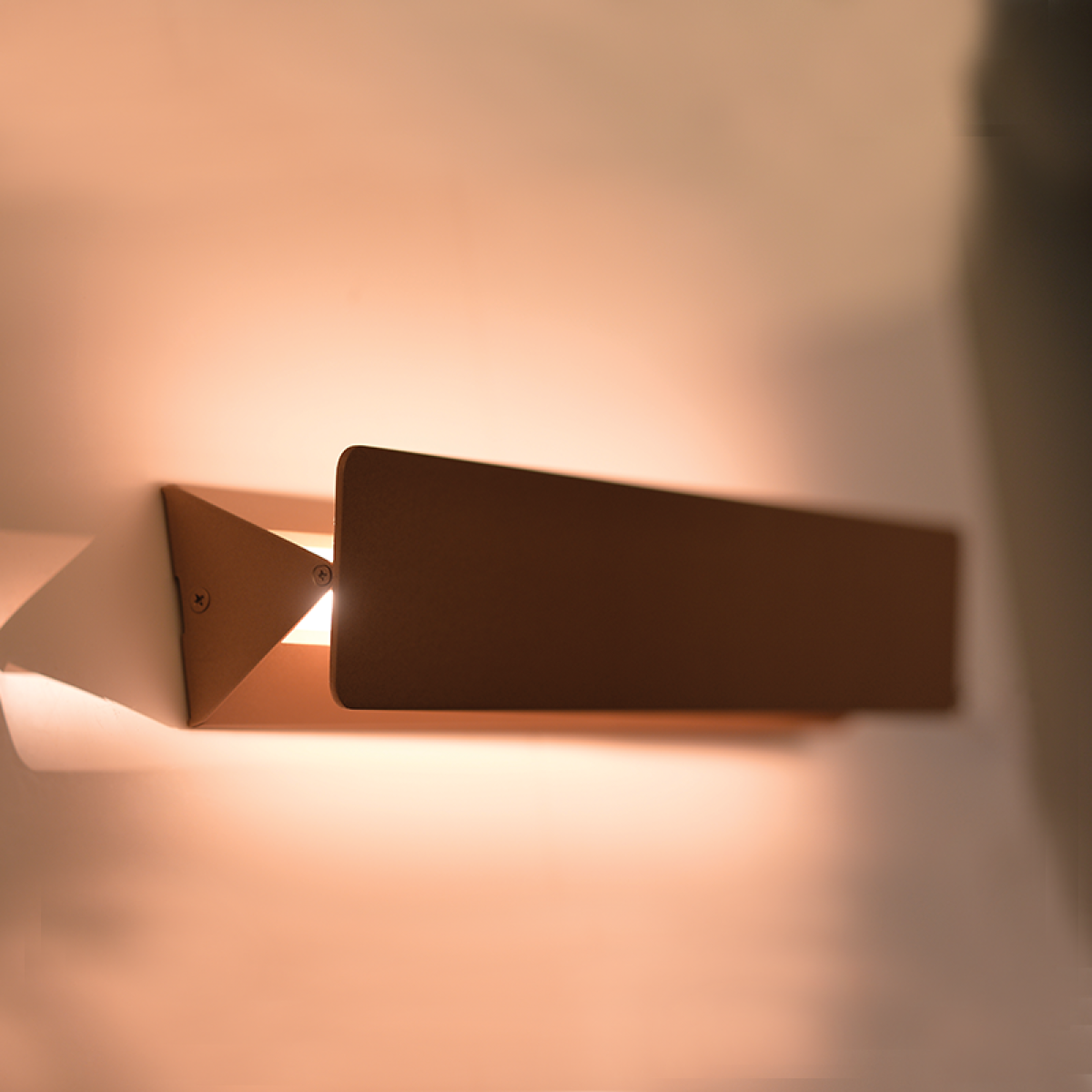 ACA ΕΠΙΤΟΙΧΟ Φ/Σ LED 10W 3000K ΑΛΟΥΜΙΝΙΟ ΧΡΥΣΟ 31X8X5,5CM PYRAMID - Image 2