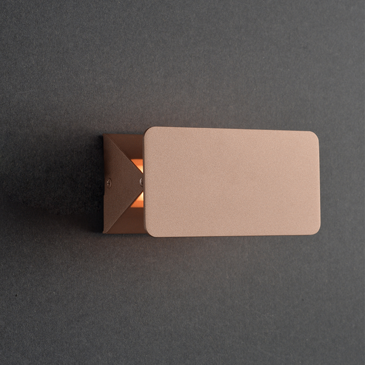 ACA ΕΠΙΤΟΙΧΟ Φ/Σ LED 5W 3000K ΑΛΟΥΜΙΝΙΟ ΧΡΥΣΟ 16X8X5,5CM PYRAMID - Image 2
