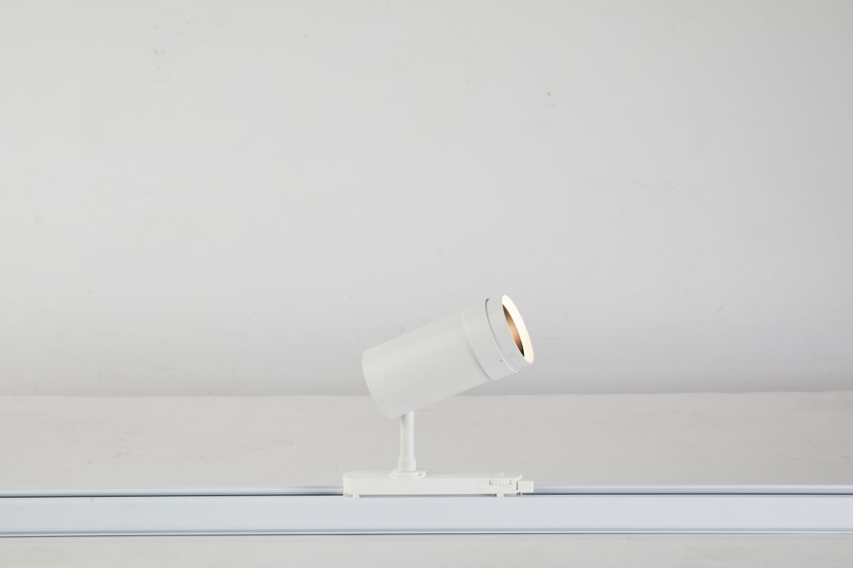 Home Lighting ZUMO-SP-18W-WH-3PH ZUMO SPOTLIGHT 18W WHITE ZOOMABLE 3PHASE 6.8x7x23cm 220-240V KGP DRIVER COB