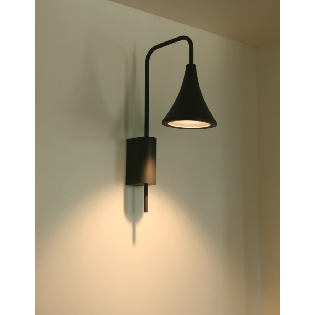 GK Επίτοιχο Φωτιστικό Kika Ανθρακί E27 IP65 h55l34d9cm 220-240V max40W - Image 3
